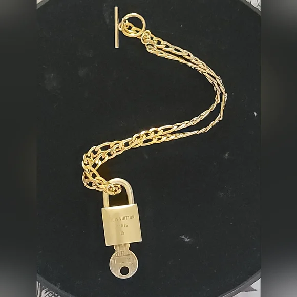 Authentic Vintage Gold Louis Vuitton Key and Lock Necklace Set #226🔒🔑 - Picture 12 of 17